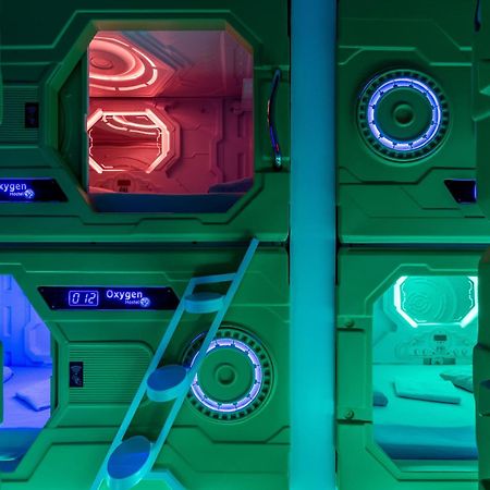 Oxygen Hostel Capsula Мадрид Екстериор снимка