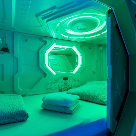 Oxygen Hostel Capsula Мадрид Екстериор снимка