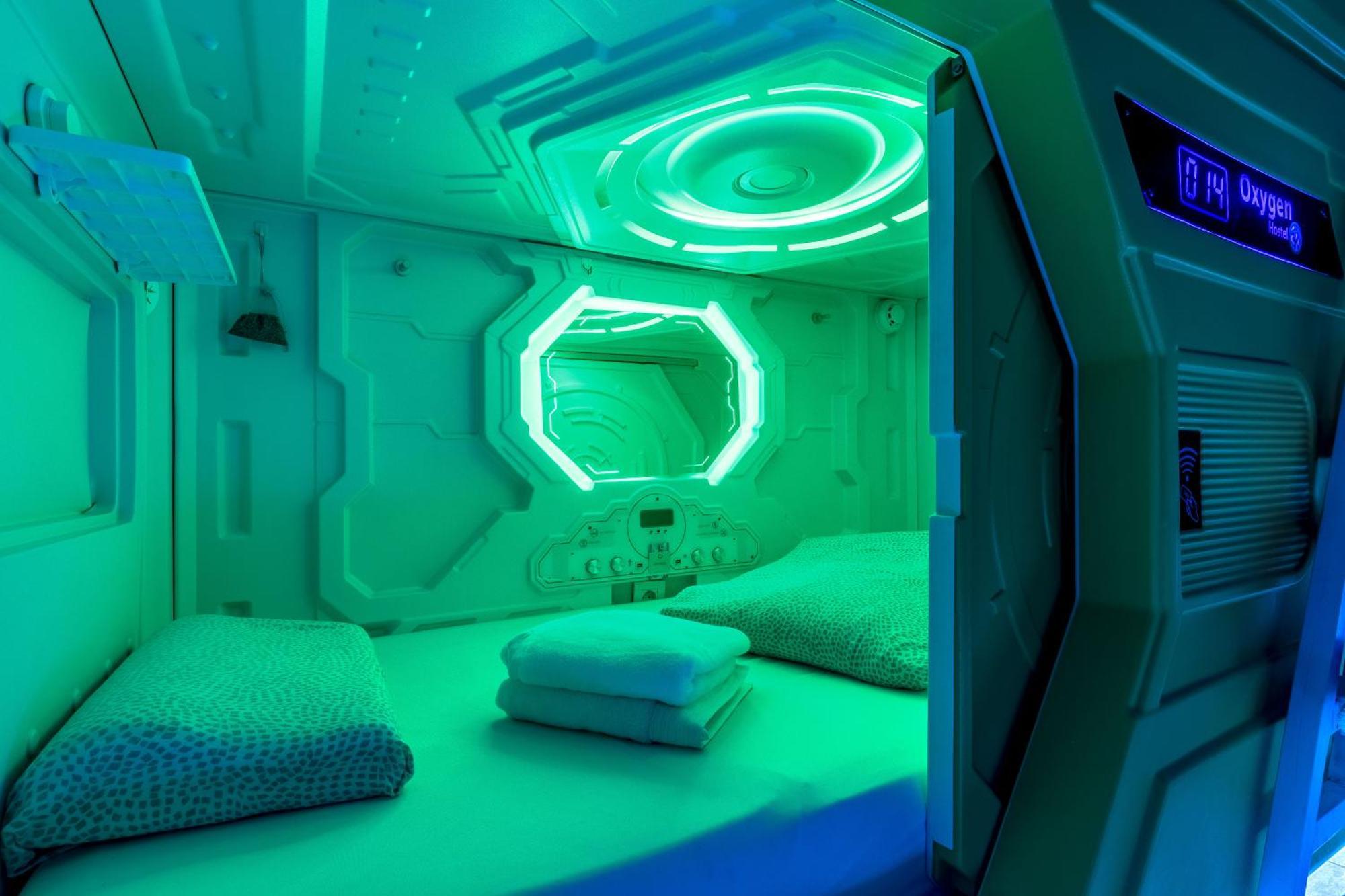 Oxygen Hostel Capsula Мадрид Екстериор снимка