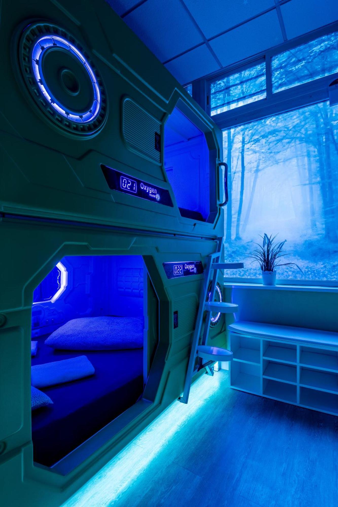 Oxygen Hostel Capsula Мадрид Екстериор снимка