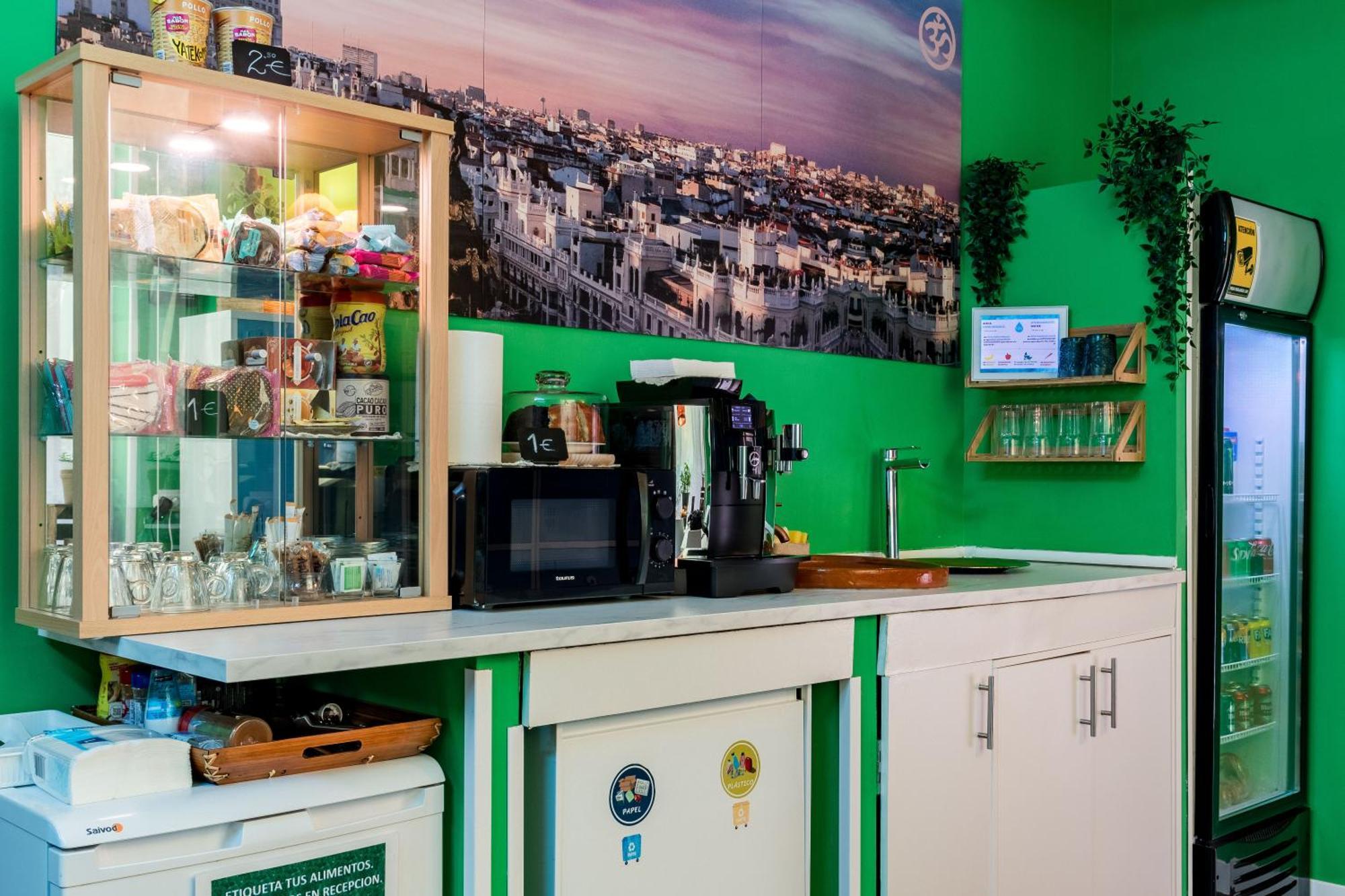 Oxygen Hostel Capsula Мадрид Екстериор снимка