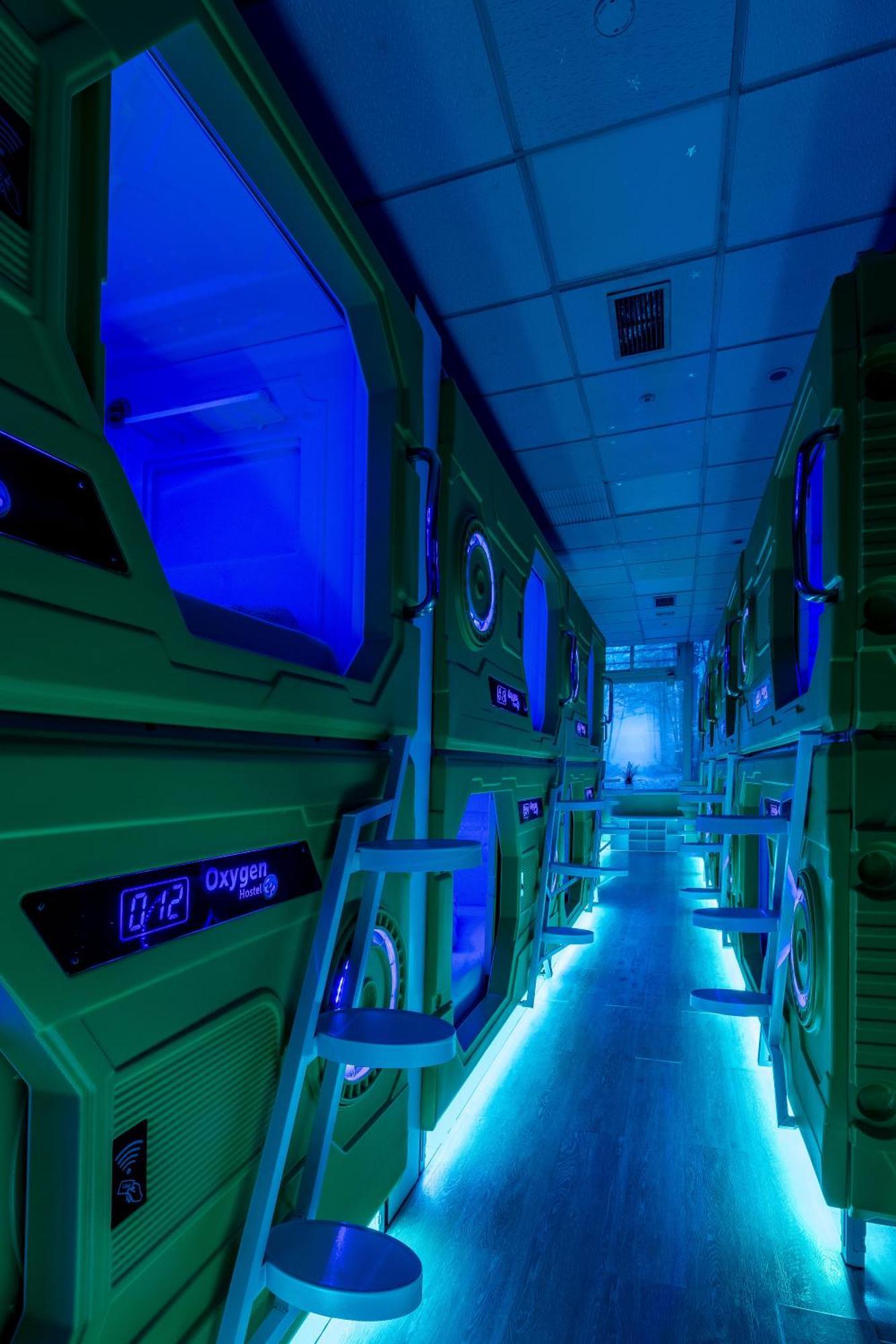 Oxygen Hostel Capsula Мадрид Екстериор снимка