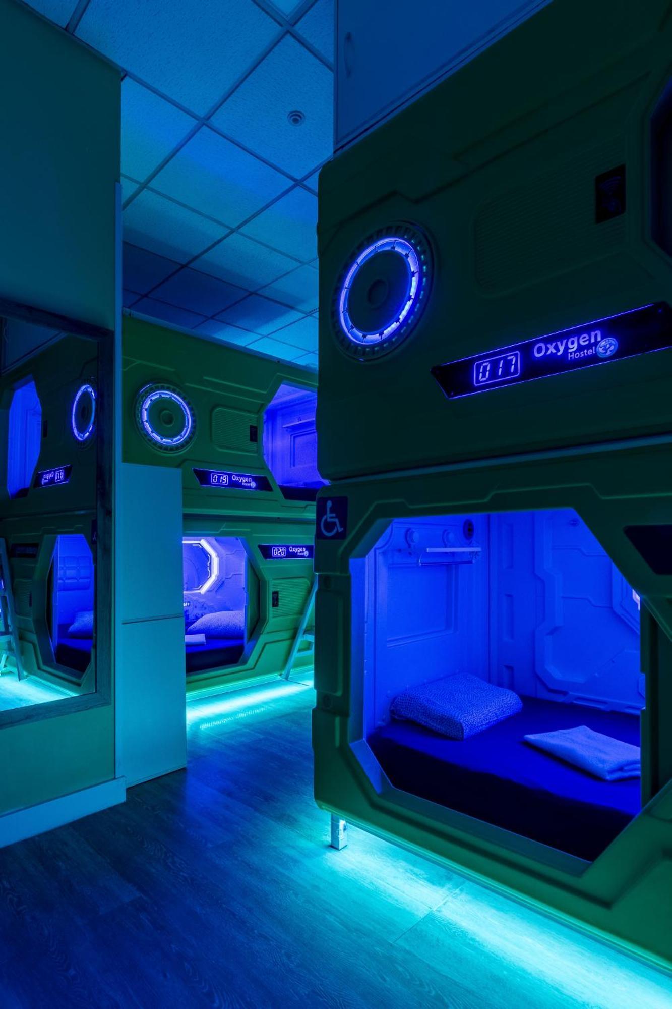Oxygen Hostel Capsula Мадрид Екстериор снимка