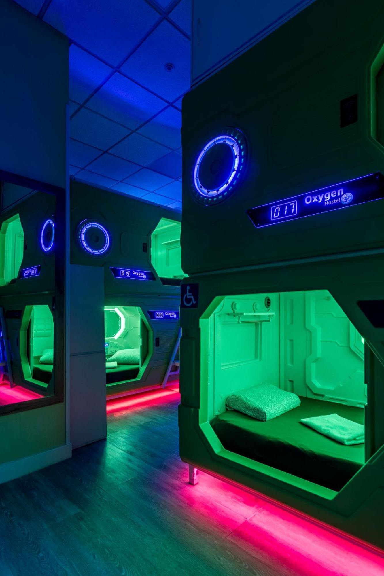 Oxygen Hostel Capsula Мадрид Екстериор снимка